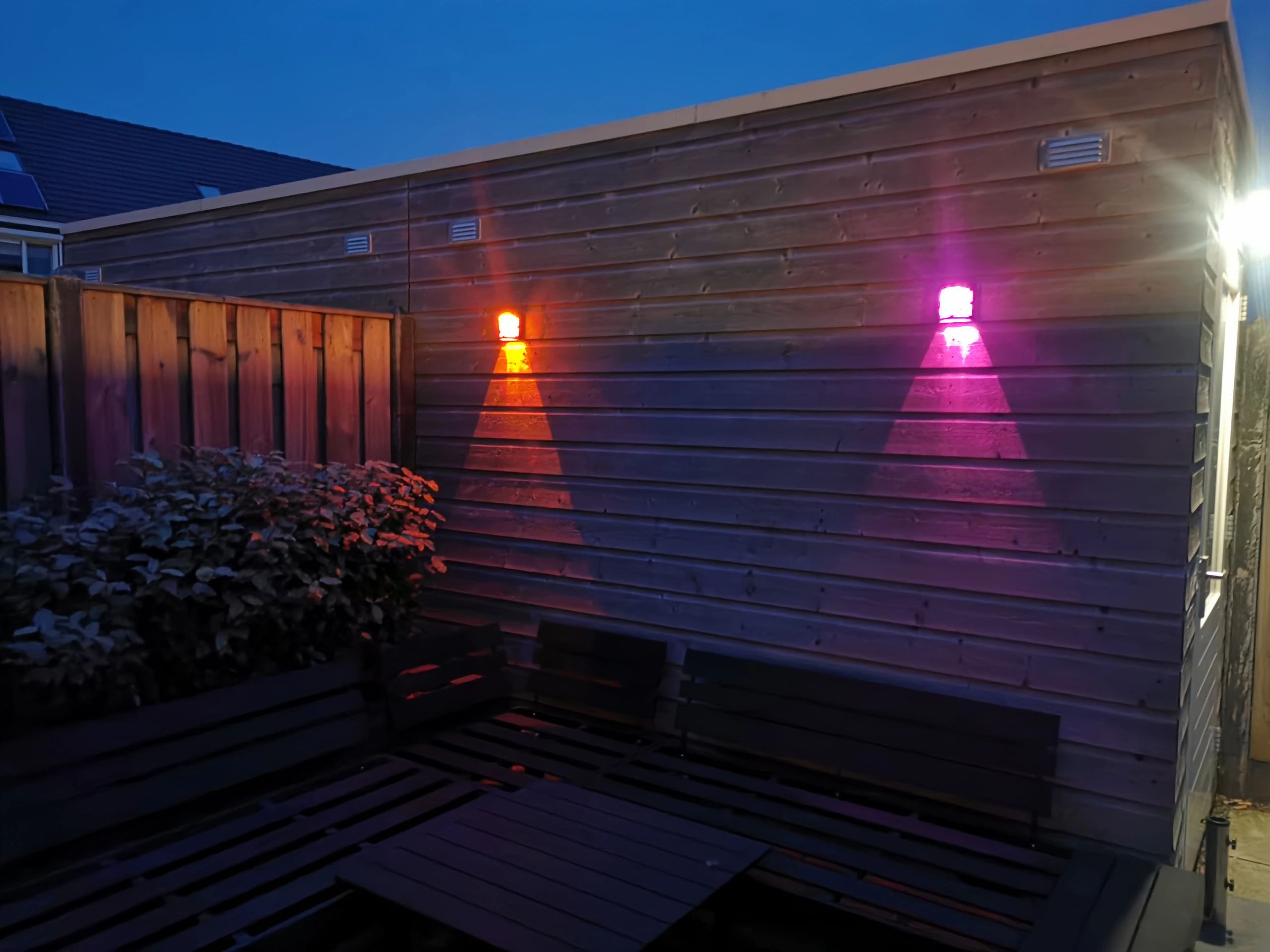 3x Solar wandlamp China RGBW buitenlamp op zonne energie