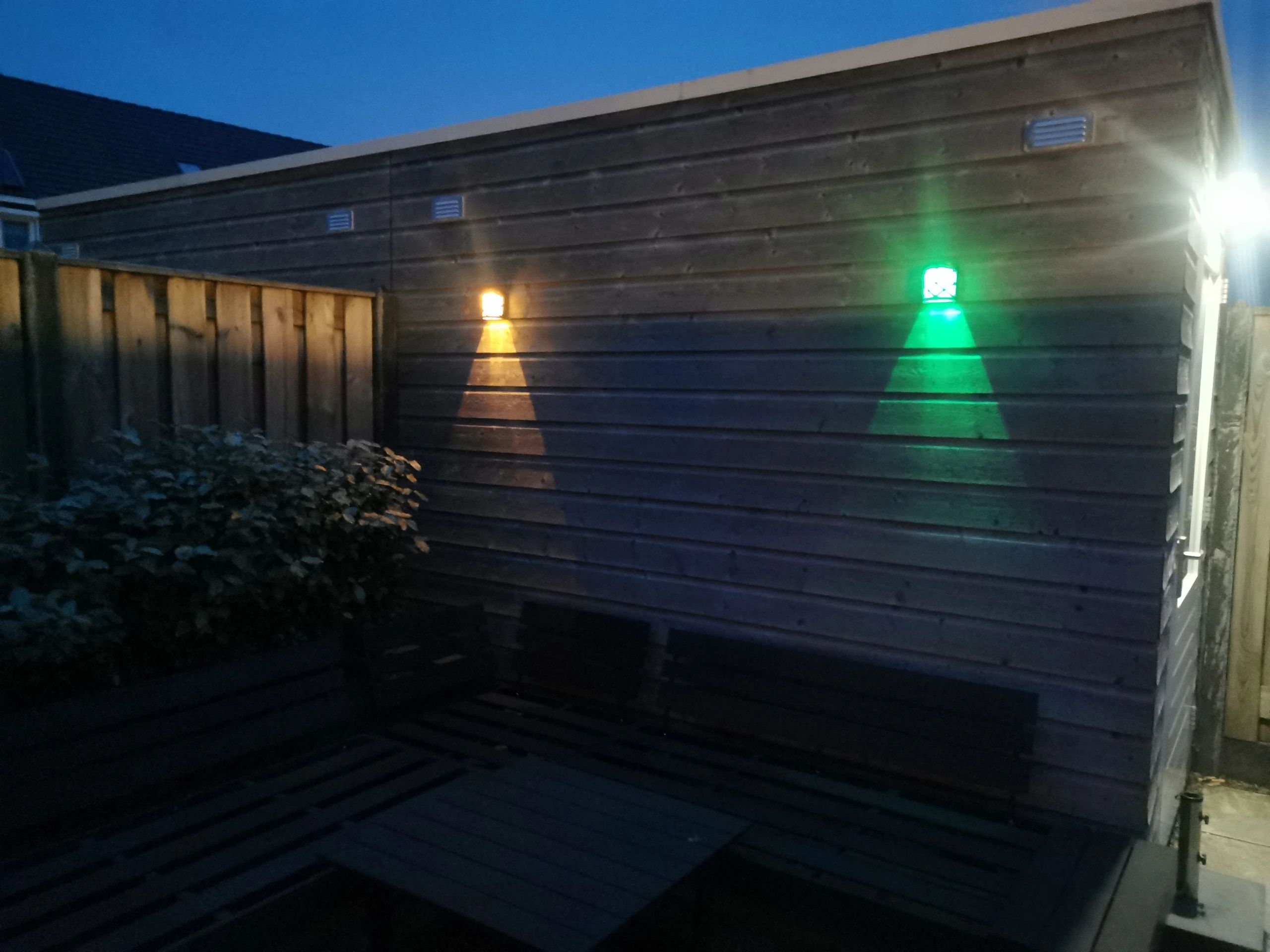3x Solar wandlamp China RGBW buitenlamp op zonne energie
