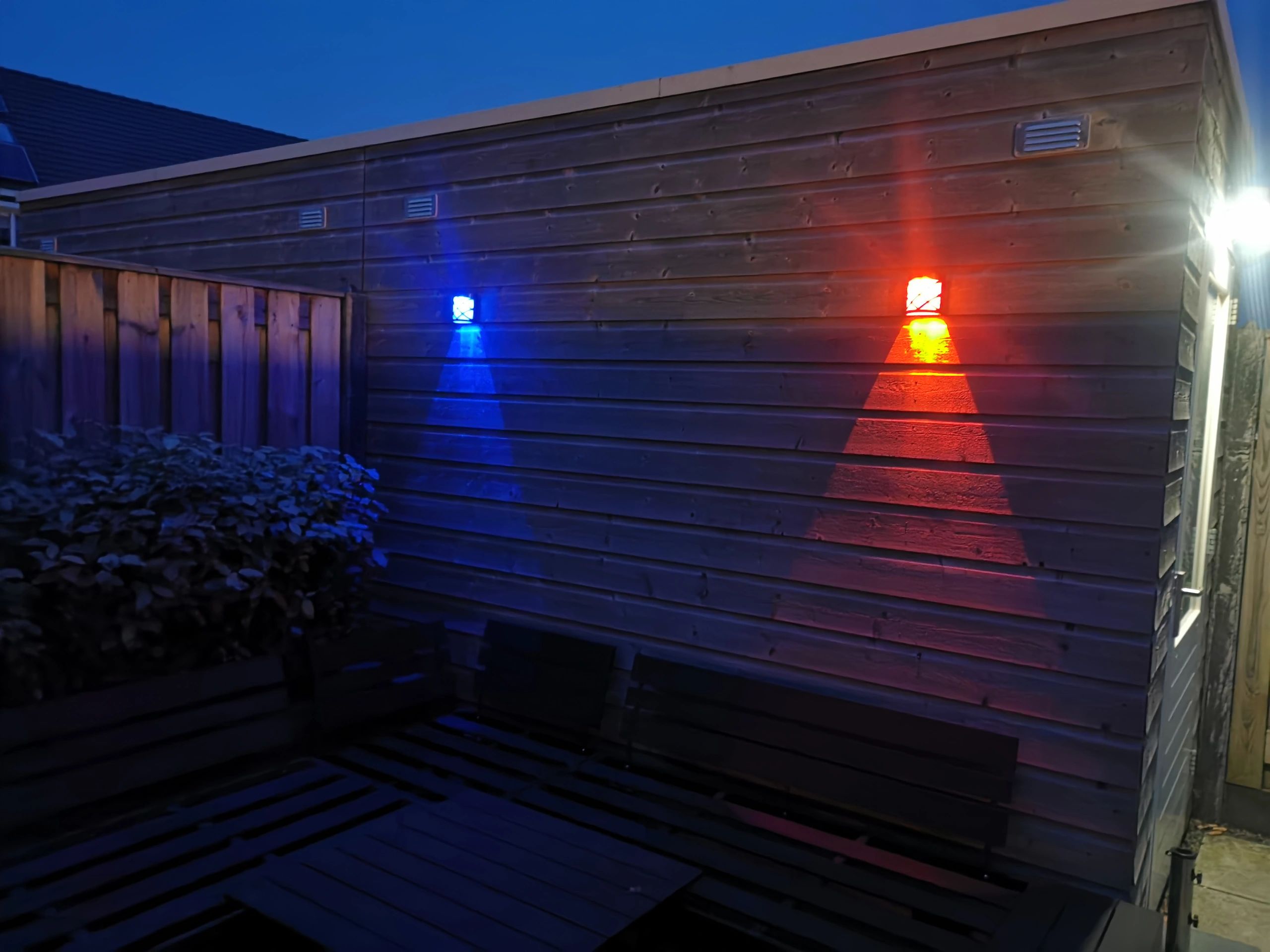 3x Solar wandlamp China RGBW buitenlamp op zonne energie