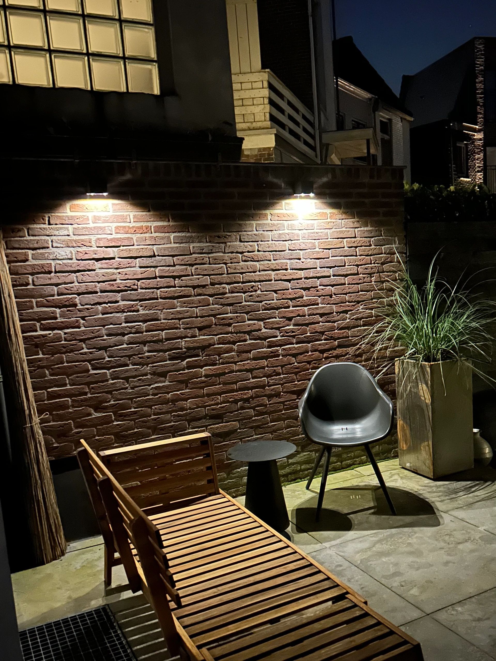 Solar LED wandlamp op zonne energie Sven recht