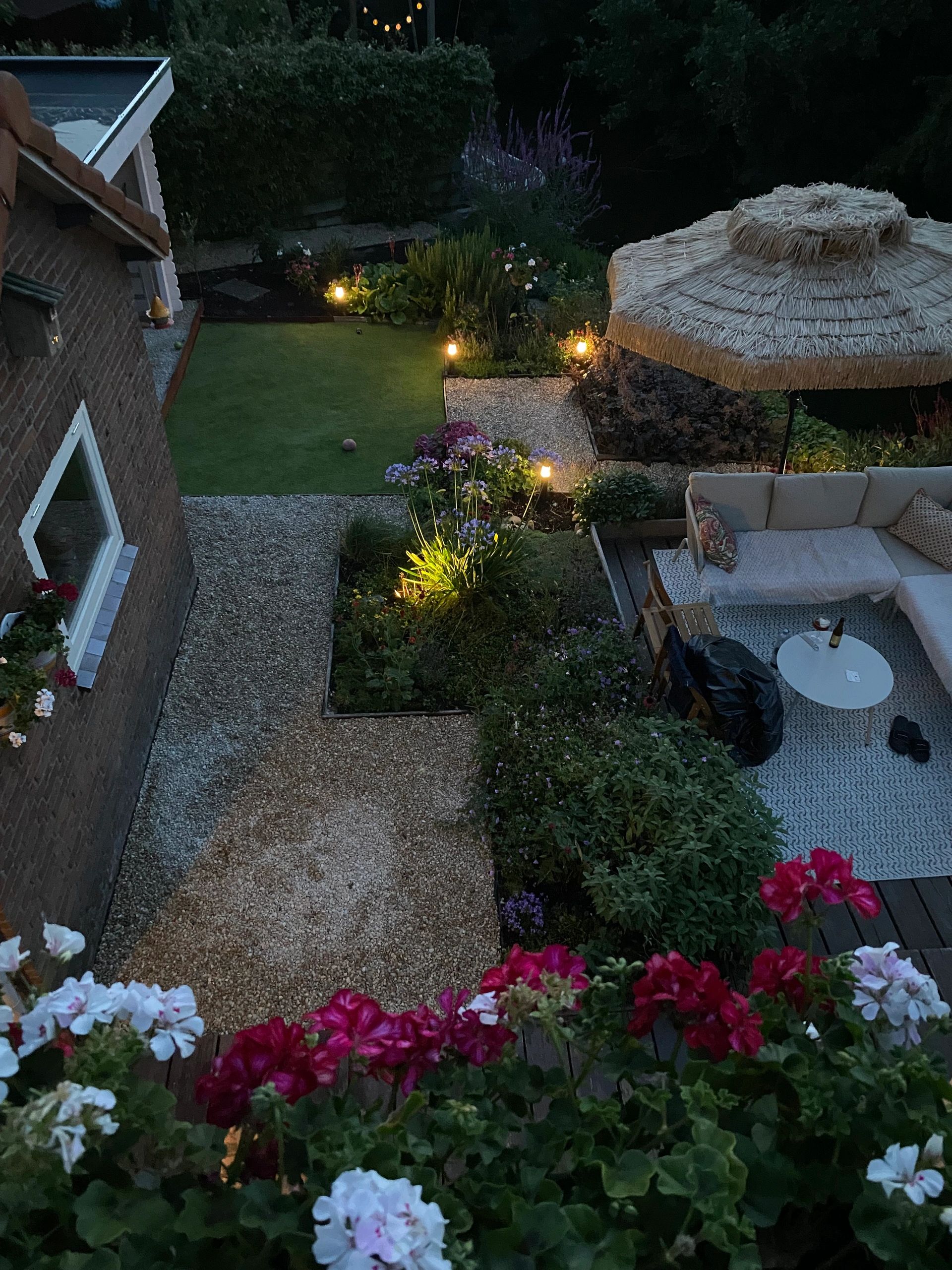 Solar wandspot Highlight voor wandmontage of grondspies - buitenlamp op zonne energie warm wit