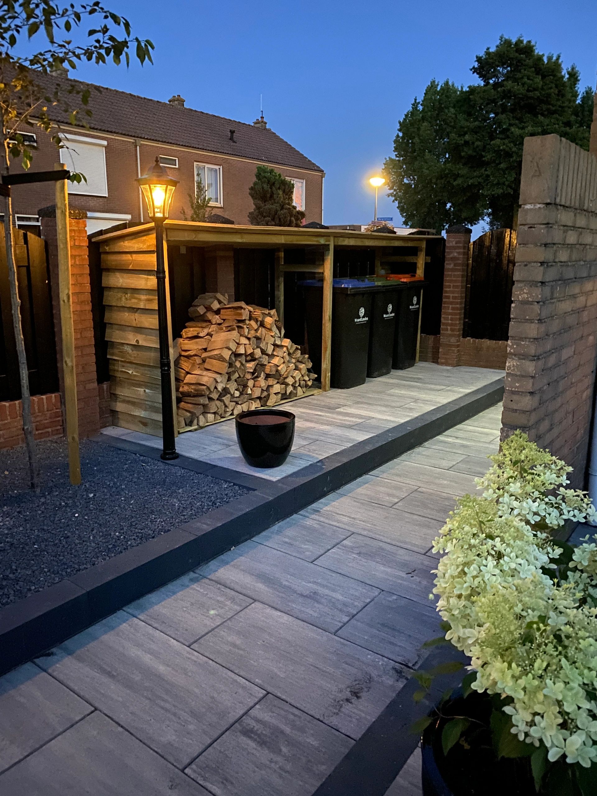 Solar lantaarn Sheffield midden hoog op zonne energie