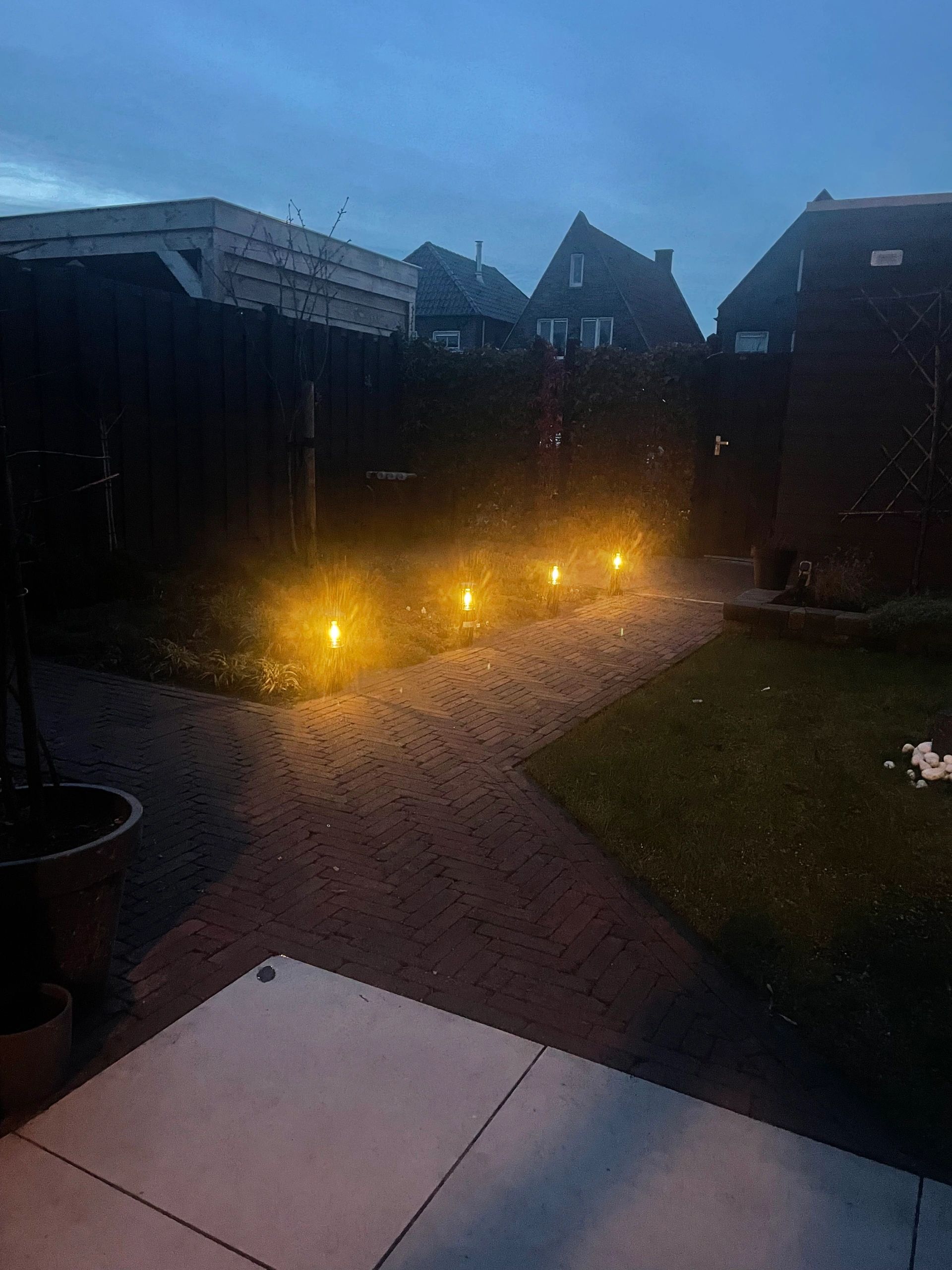 Solar priklamp Saturn met warm wit licht