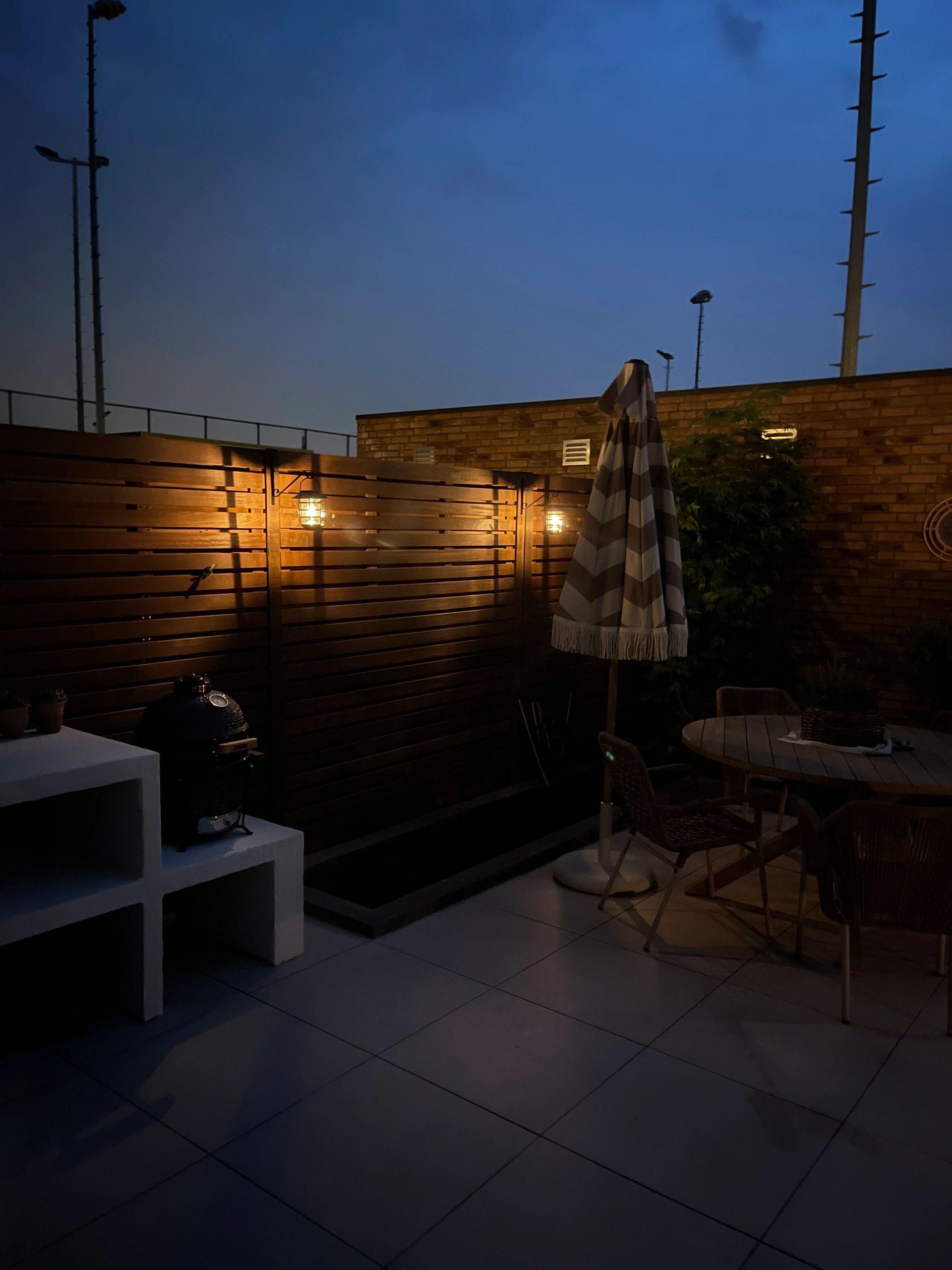 2 stuks Zwarte solarlamp Sting - hanglamp, priklamp en tafellamp-in 1