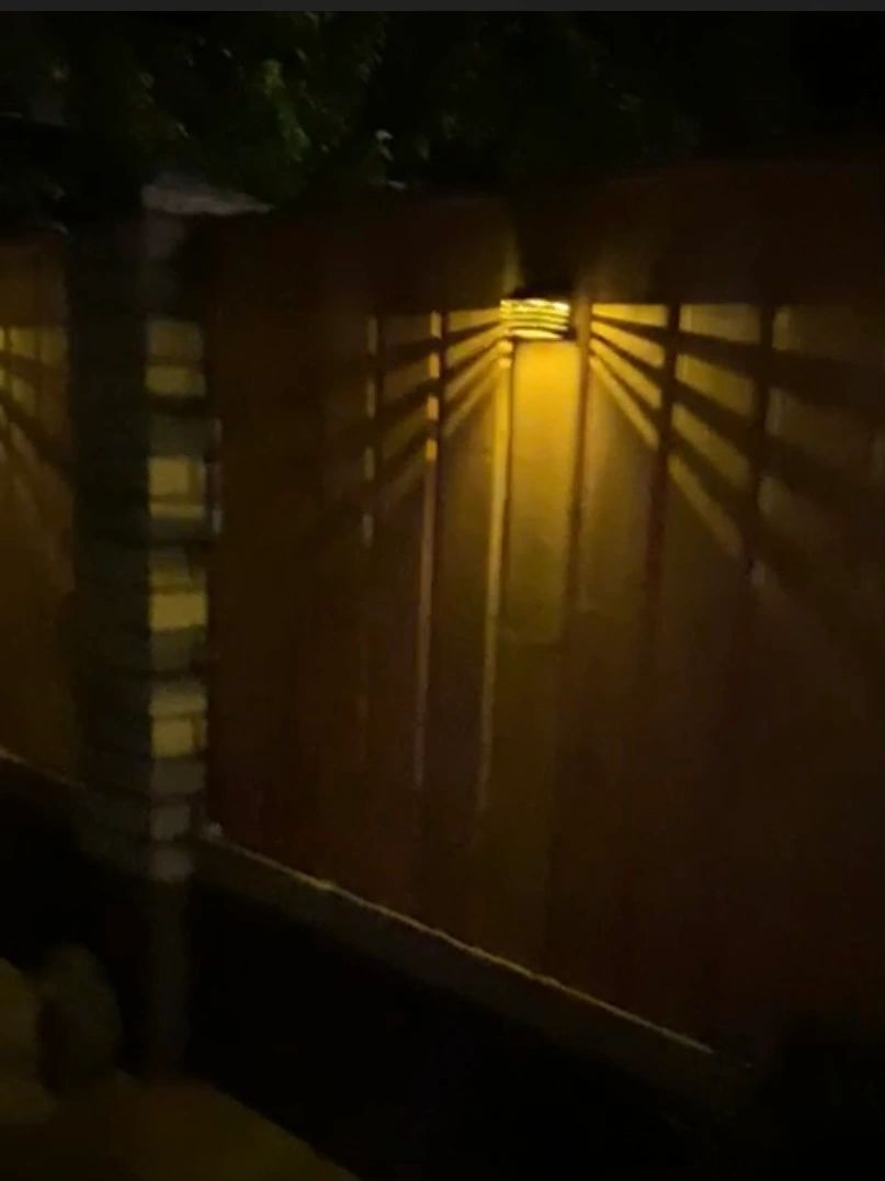 Zwarte solar wandlamp Stripe op zonne-energie set van 8