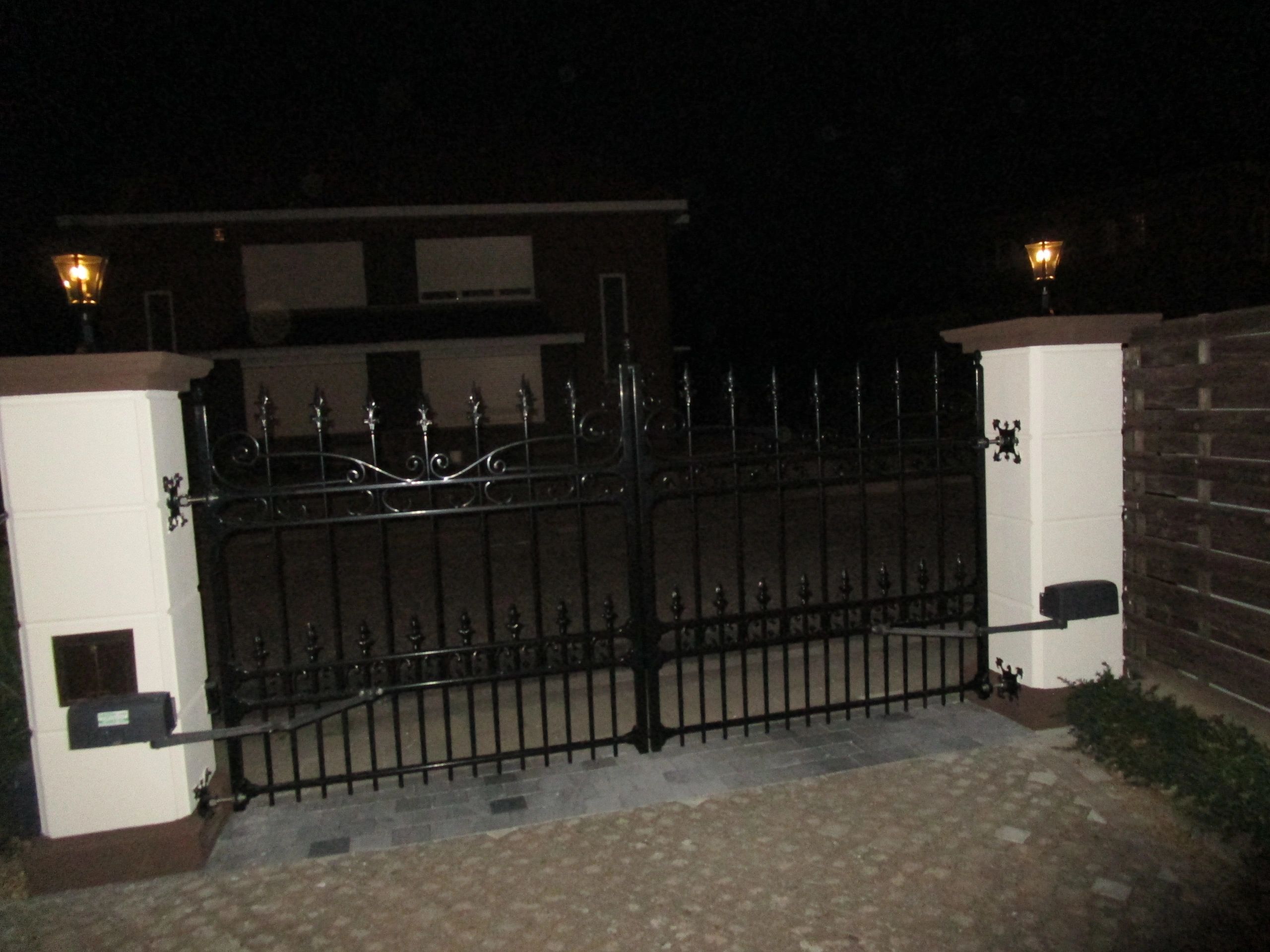 Solar buitenlamp Sheffield sokkel zwart met ledlamp