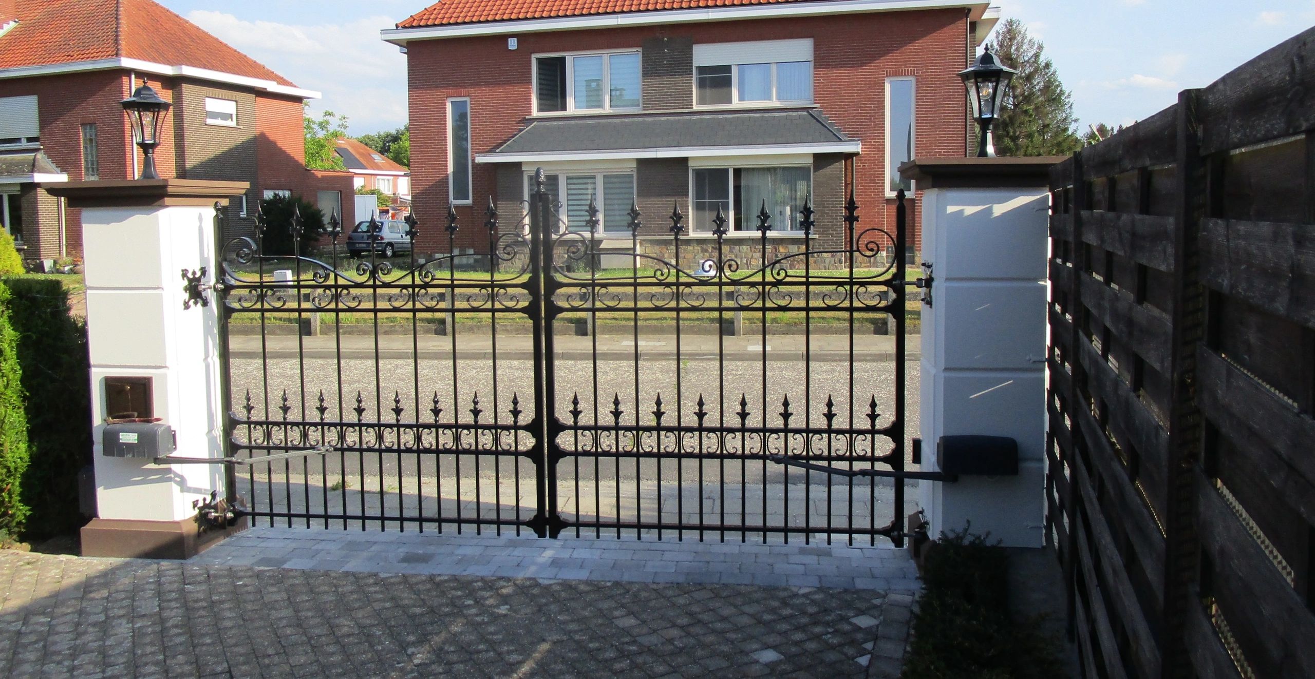 Solar buitenlamp Sheffield sokkel zwart met ledlamp