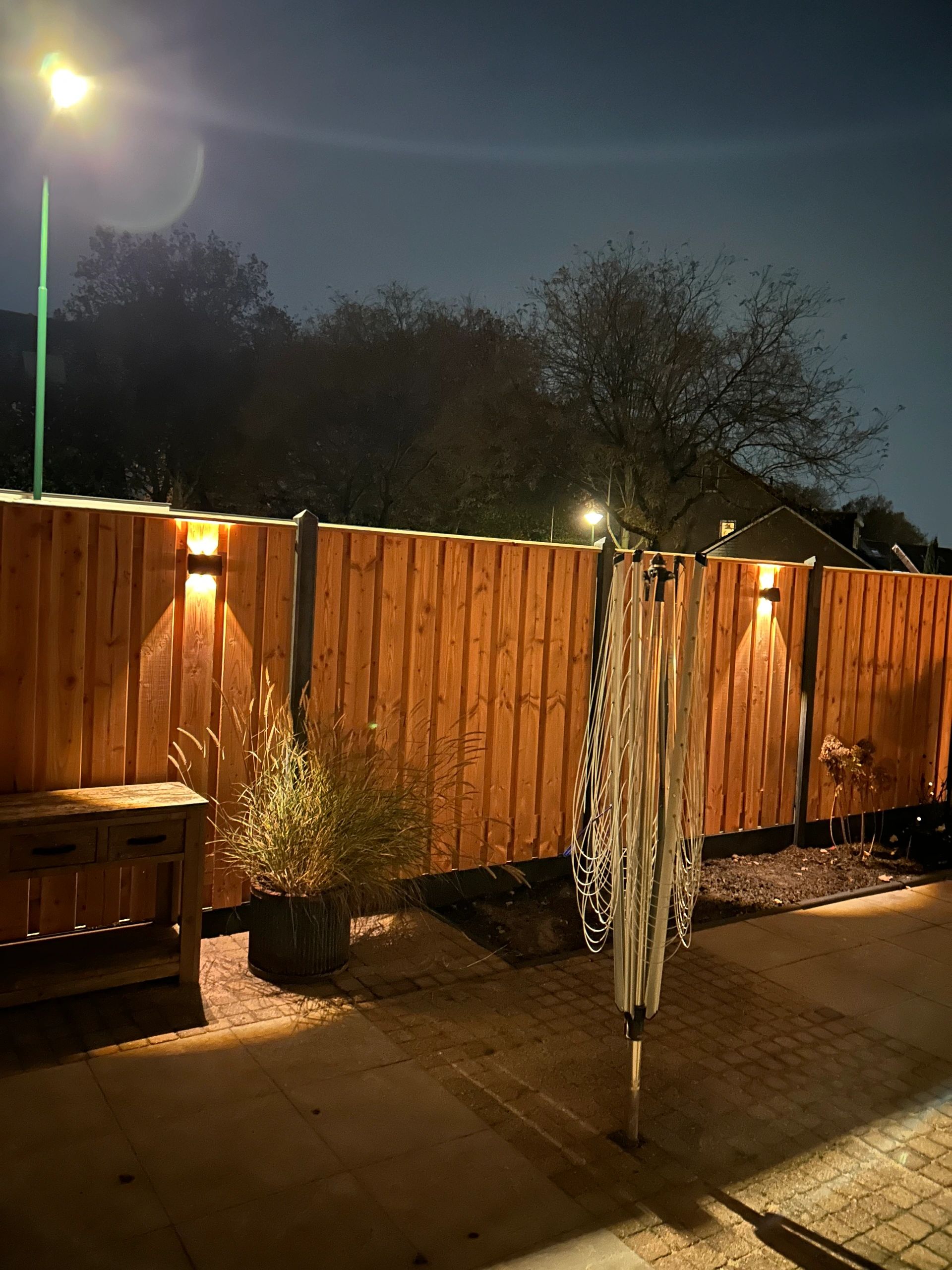 Solar up down wandlamp Njord met warm wit licht