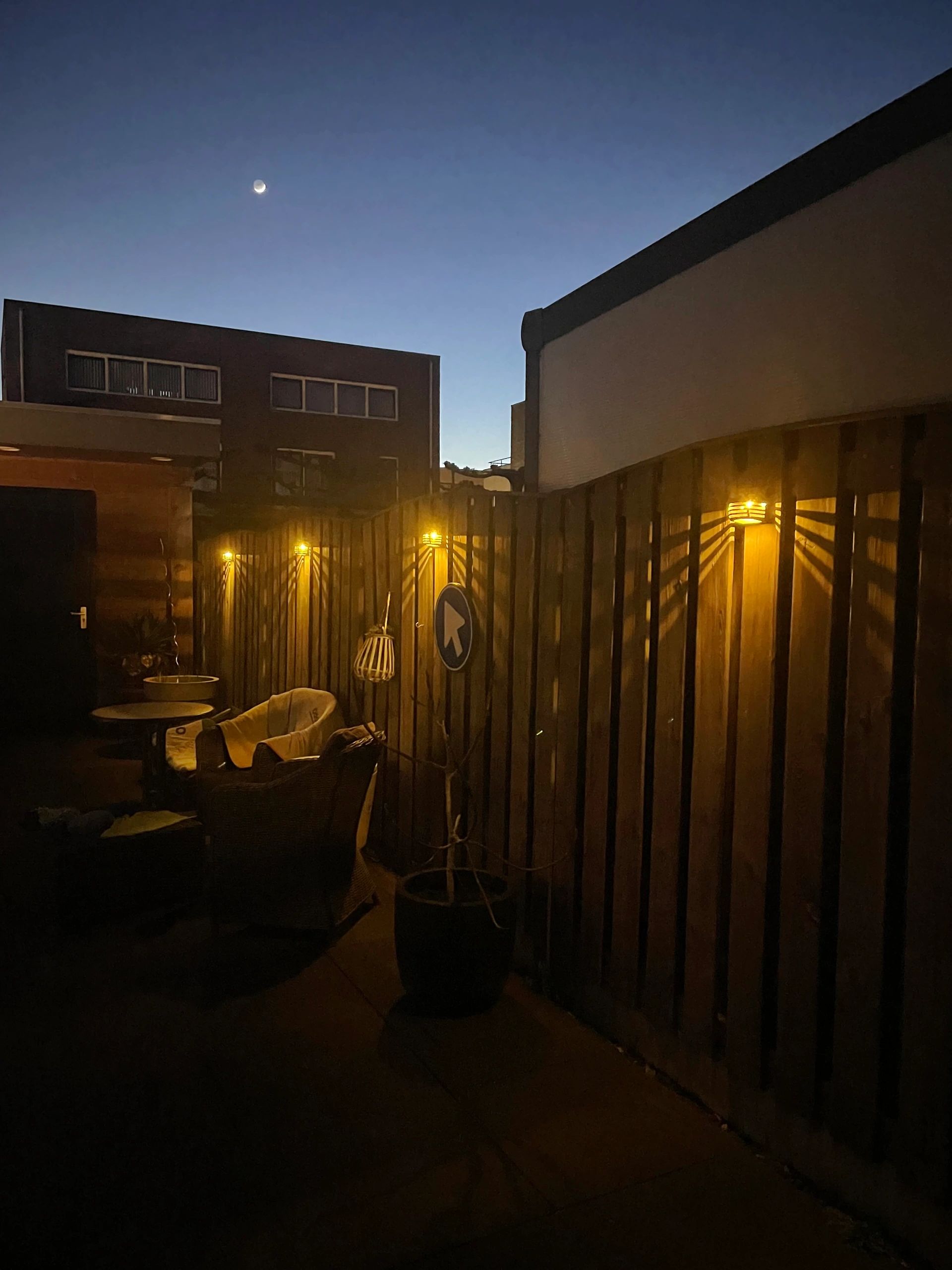 Zwarte solar wandlamp Stripe op zonne-energie set van 8