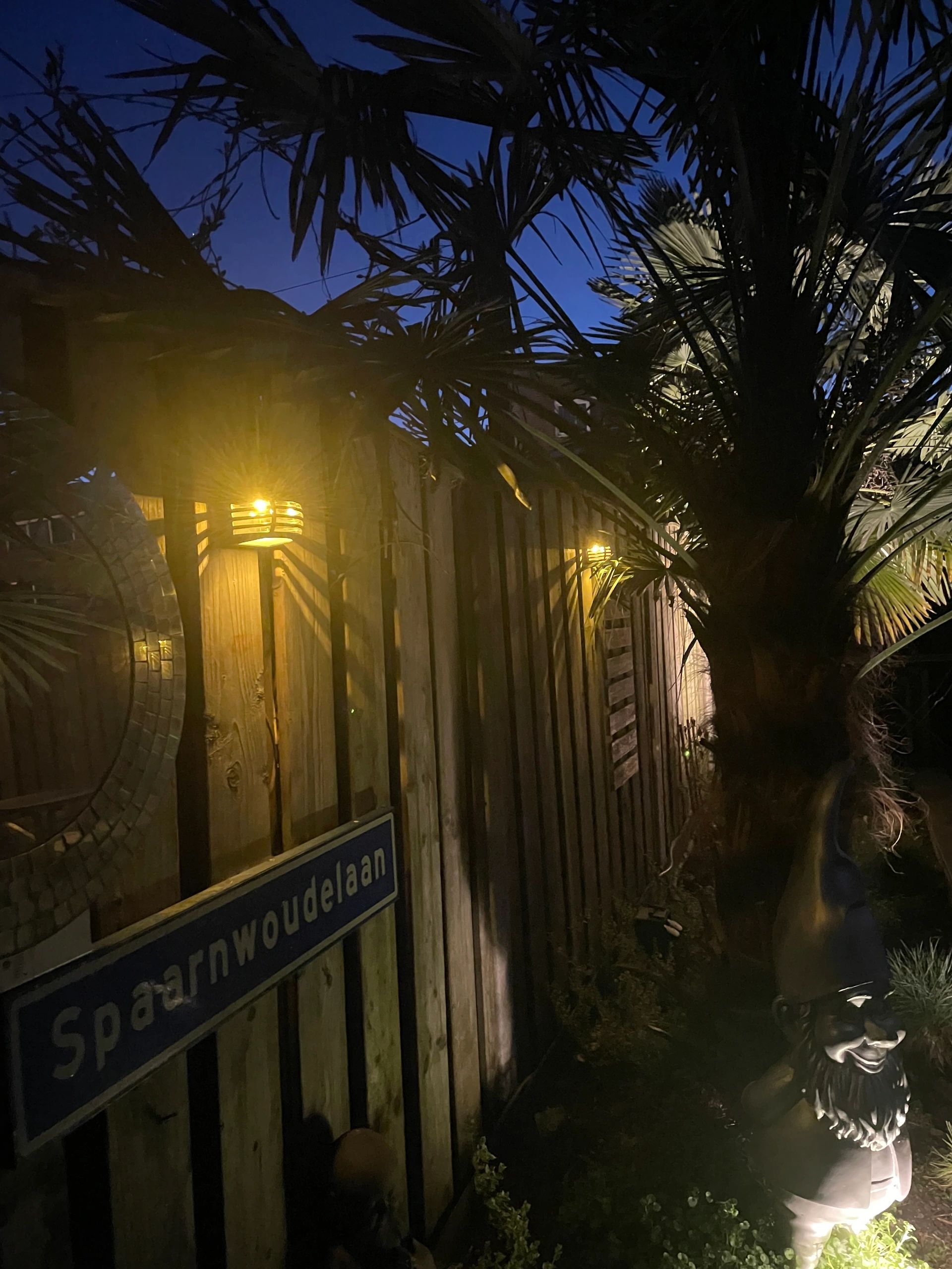 Zwarte solar wandlamp Stripe op zonne-energie set van 8