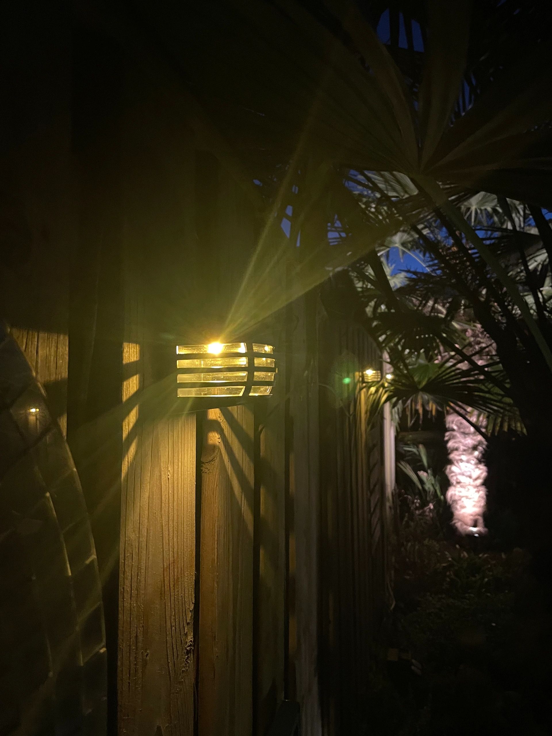 Zwarte solar wandlamp Stripe op zonne-energie set van 8