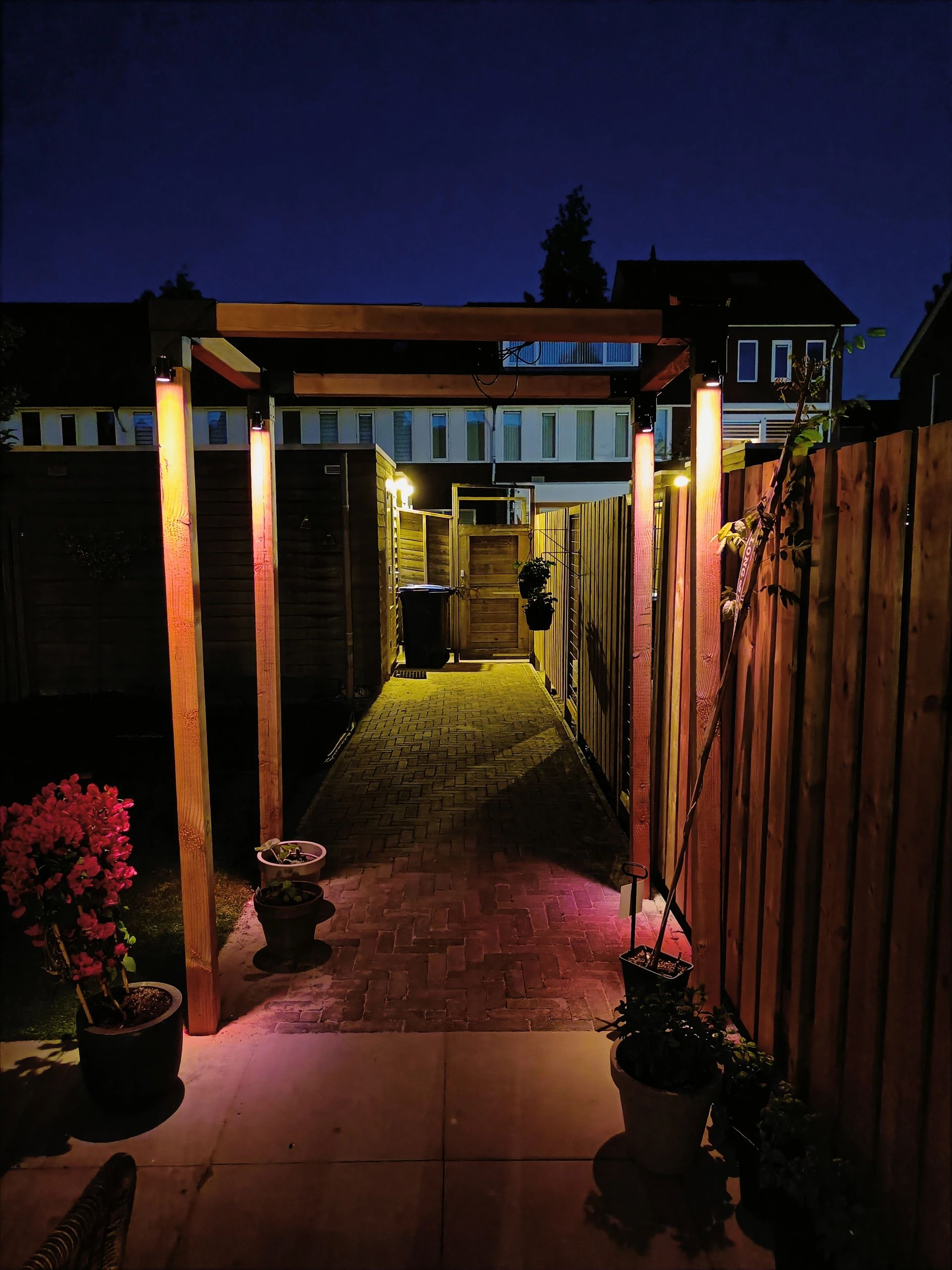 Solar tuinspots Double Twins met 4 slimme RGB spots en los zonnepaneel - Bedienen via de Smart Life app