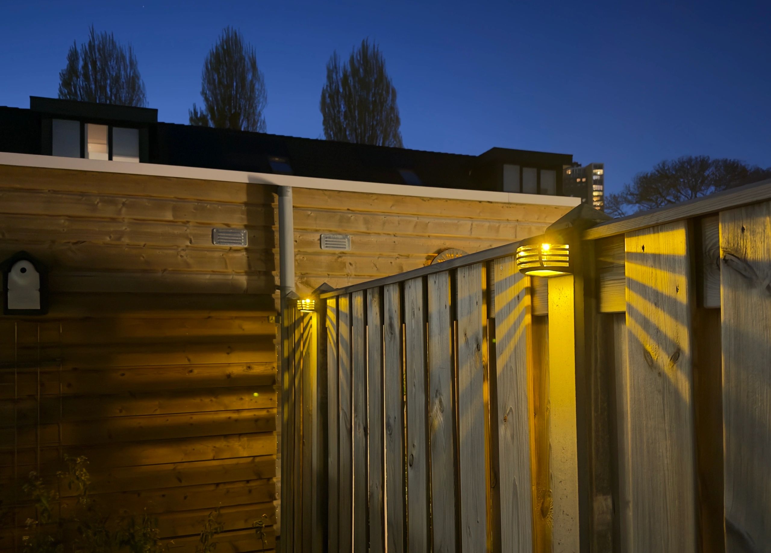 Zwarte solar wandlamp Stripe op zonne-energie set van 8