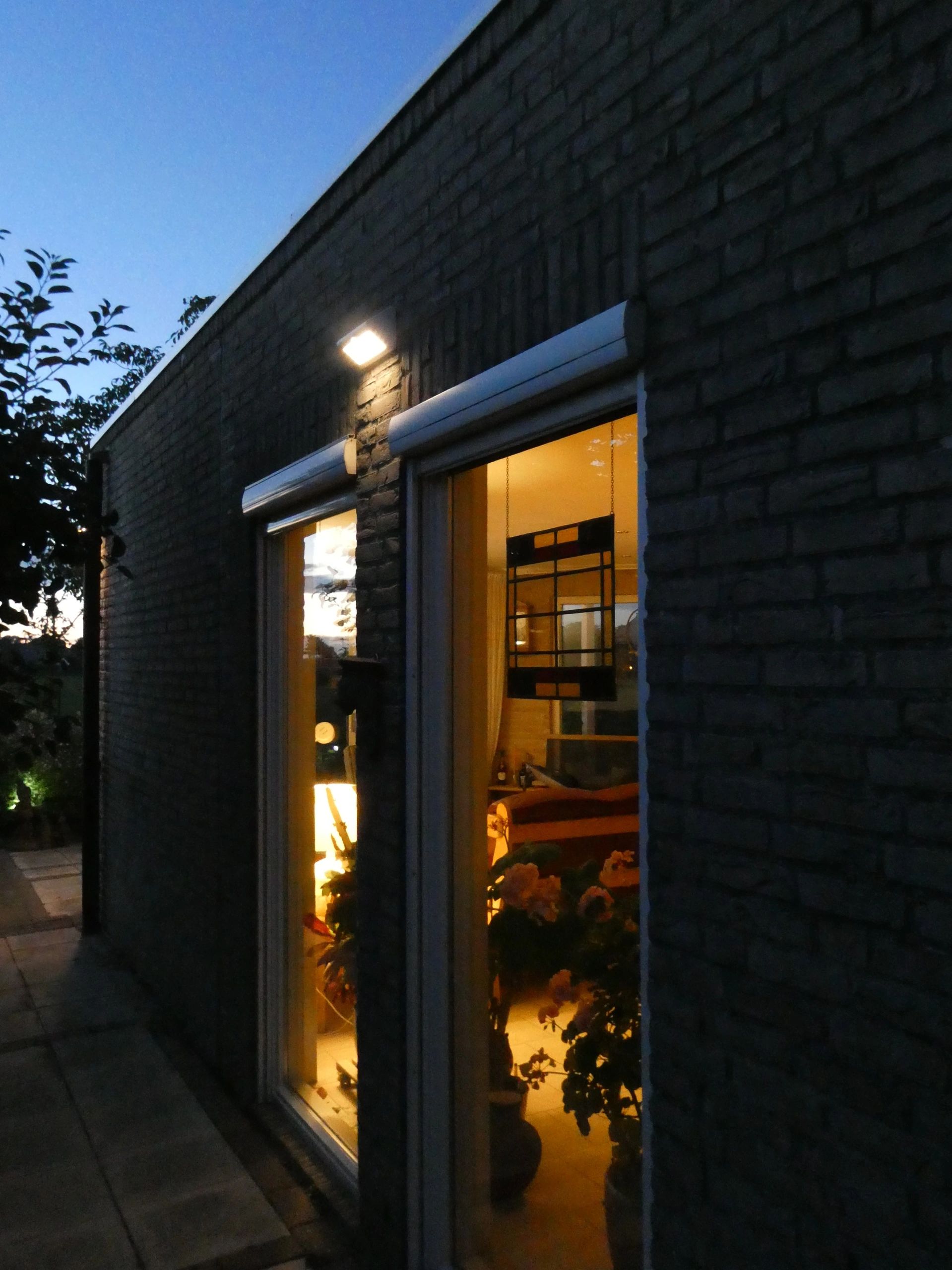 Solar buitenlamp wandlamp Motion III met bewegingsmelder op zonne energie