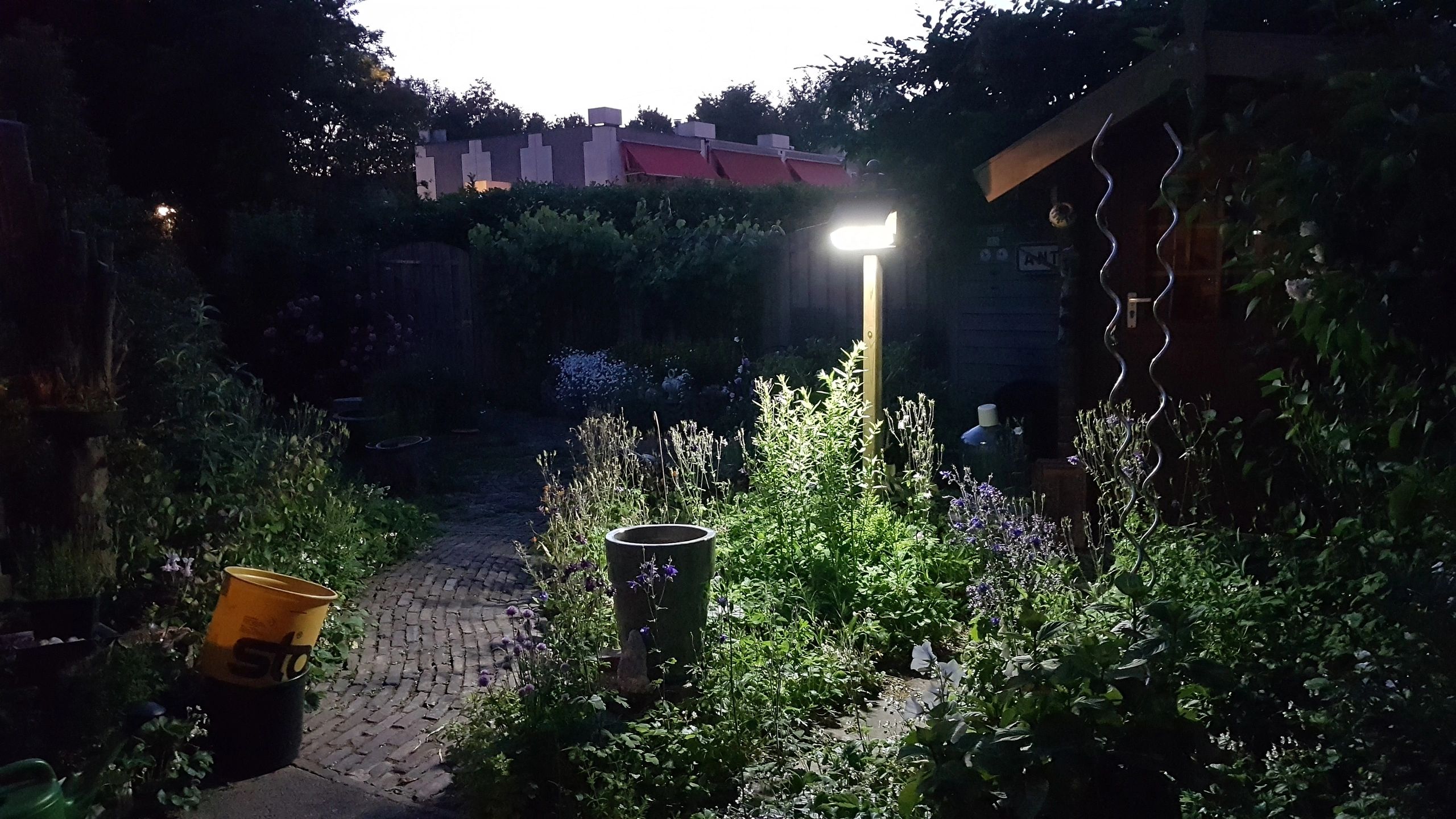 Solar wandlamp Carl III met bewegingssensor op zonne-energie