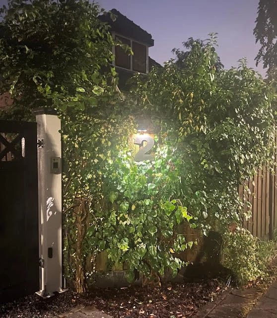 Solar LED wandlamp op zonne energie Sven recht