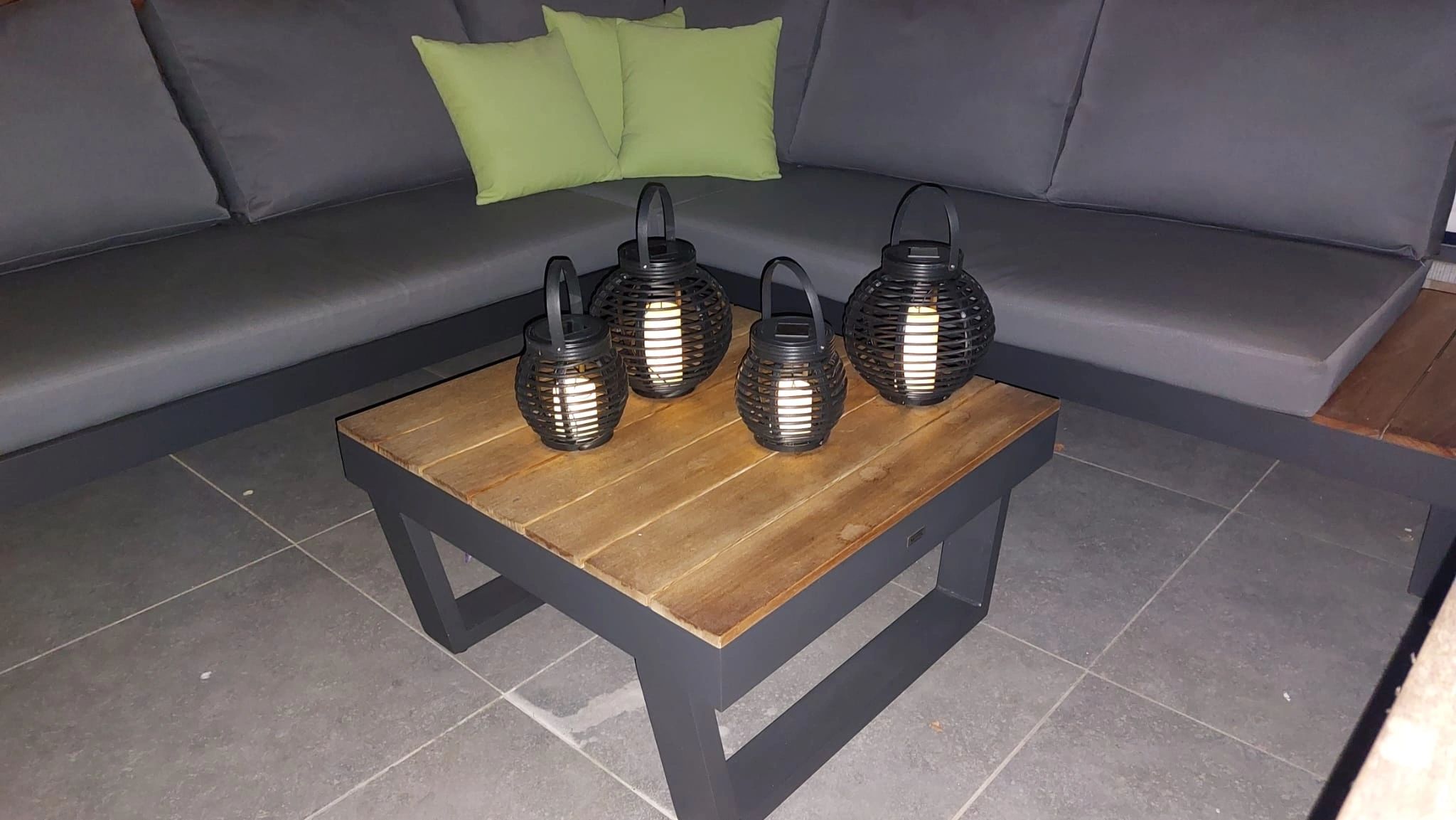 Set van twee stuks Solar Lantaarn Basket Small en Medium Rotanlook lamp op zonne energie